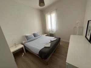 a bedroom with a bed with two towels on it at Appartement Design III - Port du Rosmeur - Douarnenez in Douarnenez