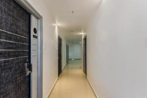 a hallway with white walls and a brick wall at Hotel Hoysala Inn in Hakīmpet