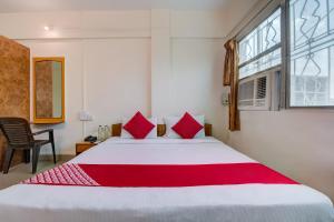 A bed or beds in a room at Hotel Kamini