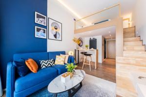 a living room with a blue couch and a table at Livetour Hotel Pazhou Exhibition Center Guangzhou in Guangzhou