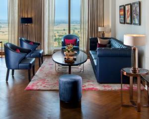 Sandal Suites by Lemon Tree Hotels的休息区