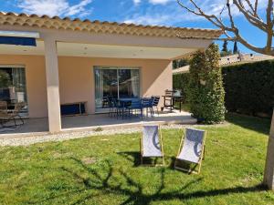 Afbeelding uit fotogalerij van La Villa Bleue in Saumane-de-Vaucluse