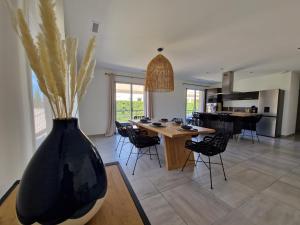 Afbeelding uit fotogalerij van La Villa Bleue in Saumane-de-Vaucluse