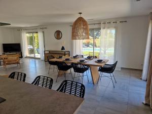 Afbeelding uit fotogalerij van La Villa Bleue in Saumane-de-Vaucluse +3 foto's