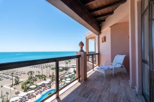 a balcony with a view of the beach at MS Amaragua in Torremolinos