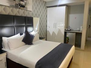 TETE PALM HOTEL客房内的一张或多张床位