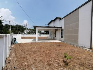 an empty yard in front of a building at Homestay 88A Melaka for 9 pax with Smart TV and Netflix and wifi in Melaka