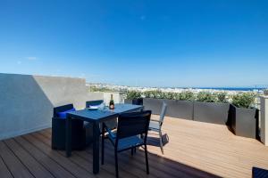 a table and chairs on a balcony with a view at Luxury Penthouse with Terrace and Views in St. Julianʼs