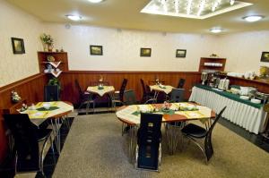 Restoran ili drugo mesto za obedovanje u objektu Hotel Relax u Drsů