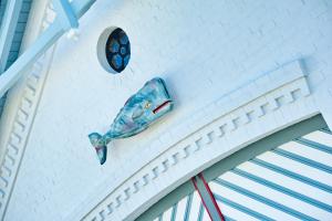 a blue fish on the side of a boat at Aparthotel Friesenhof in Wenningstedt