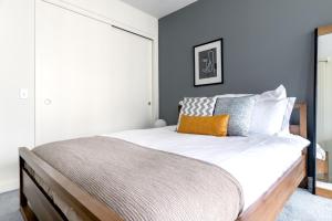 a bedroom with a large bed with blue walls at Loop 1BR w Pool Gym nr Financial District CHI-281 in Chicago +40 photos