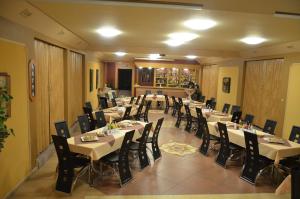 Restoran ili drugo mesto za obedovanje u objektu Hotel Relax u Drsů