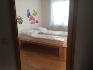 a bedroom with a bed in a room with a window at Drei-Laendereck in Hilzingen