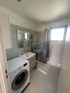 תמונה מהגלריה של Nest with sea view in Antibes באנטיב