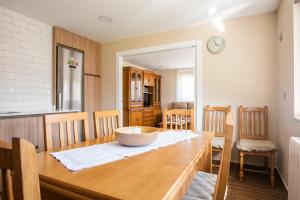 A seating area at Apartamentos La Cortina
