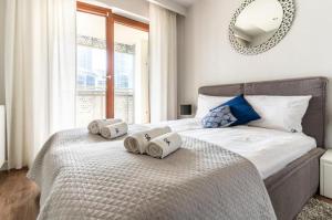 Кровать или кровати в номере Golden Apartments Warsaw - Browary Warszawskie - Luxury & Cozy Apartments - Oxygen Residence- Wronia