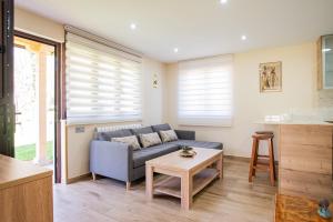 A seating area at Apartamentos La Cortina