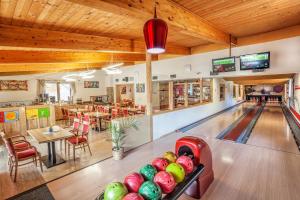 Biliardový stôl v ubytovaní Wellness & Restaurant U Fandy