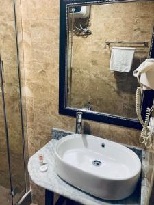 A bathroom at Msquare Hotel GRA