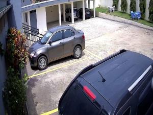 a car parked in a parking lot in front of a house at Agreable Studio Meuble in Abidjan