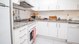 Kuchyň nebo kuchyňský kout v ubytování Duquesa Village 16,62,32