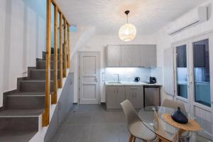 Kuchyň nebo kuchyňský kout v ubytování Golden View Suites