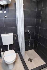 O baie la Đerdan Garden apartments