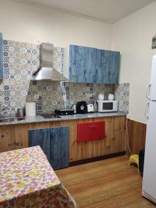 a kitchen with a counter top with a microwave at Hostal la Fruta Nueva apertura in Avilés