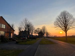 Východ nebo západ slunce při pohledu z apartmánu nebo okolí