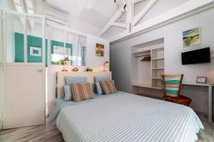 a bedroom with a large bed and a chair at Côte et Dune in Biscarrosse-Plage