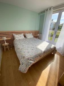 Łóżko lub łóżka w pokoju w obiekcie maison de vacances ninette