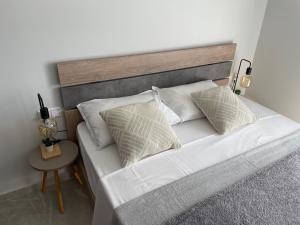 Posteľ alebo postele v izbe v ubytovaní Olea Valley Villa 7 + 29 fotografií