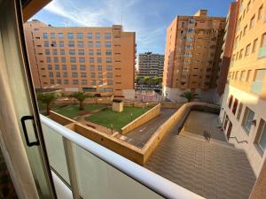 einen Blick vom Balkon eines Gebäudes in der Unterkunft Joan XXIII Apartment in Tarragona