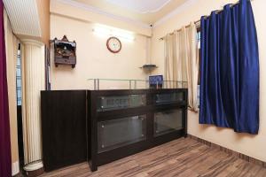 Лобі або стійка реєстрації в OYO Gomti Nagar Near Indira Nagar Metro Station