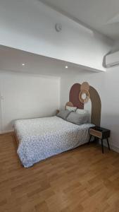 Ένα ή περισσότερα κρεβάτια σε δωμάτιο στο 2e Grand Studio Agen Hyper Centre - Clim - Jacobins