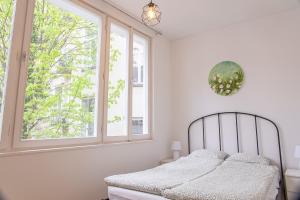 Кровать или кровати в номере Family&Friends Apartments Schönbrunn