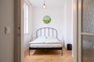 Кровать или кровати в номере Family&Friends Apartments Schönbrunn