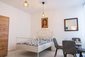 Кровать или кровати в номере Family&Friends Apartments Schönbrunn