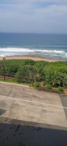 an empty parking lot next to a beach with the ocean at Blue Largo Sea View in Westbrook