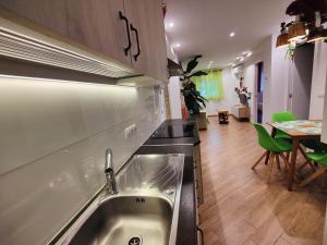 Kuchnia lub aneks kuchenny w obiekcie Wonder Nerja Paraiso Apartamento