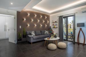 Posezení v ubytování Faliro Hotel