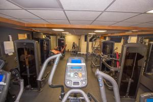 a gym with a row of treadmills at Apartamenty A&M in Stargard