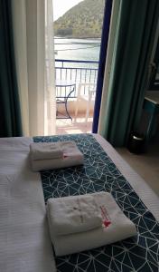 Postel nebo postele na pokoji v ubytování Knossos Hotel