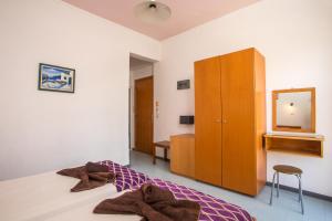 Postel nebo postele na pokoji v ubytování Faliro Hotel