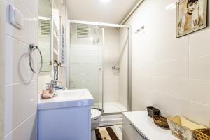 Kép Magnificent Flat with Sea View in Kadikoy szállásáról Isztambulban a galériában