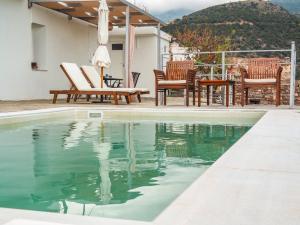 Fotografie z fotogalerie ubytování Kampos View - Quiet House at the end of the Road, private pool v destinaci Kámbos