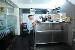 Επισκέπτες που μένουν στο VOV Hotels Vijayapura