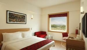 Postel nebo postele na pokoji v ubytování Red Fox by Lemon Tree Hotels, Jaipur + 36 fotografií