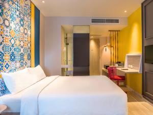Postel nebo postele na pokoji v ubytování Ibis Styles Phuket City