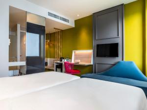 TV a/nebo společenská místnost v ubytování Ibis Styles Phuket City